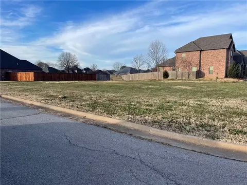 Lyndal Lane, Bentonville, AR 72712