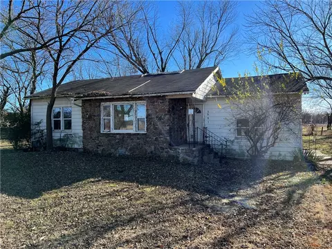 1693 County Line Rd, Springdale, AR 72762