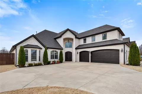 806 SE Hendrix St, Bentonville, AR 72712