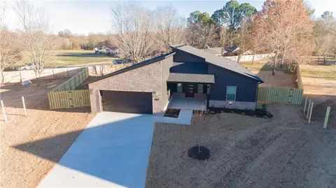 1138 S Liberty Dr, Fayetteville, AR 72701
