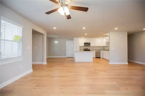 922 S Elm St, Siloam Springs, AR 72761