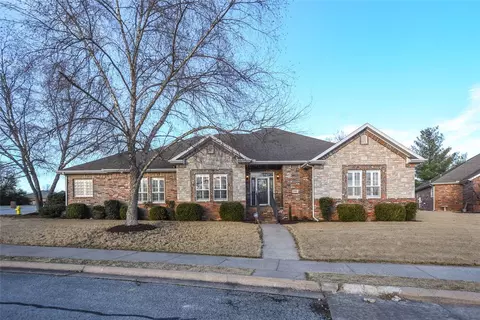 2803 Cortney Cir, Siloam Springs, AR 72761