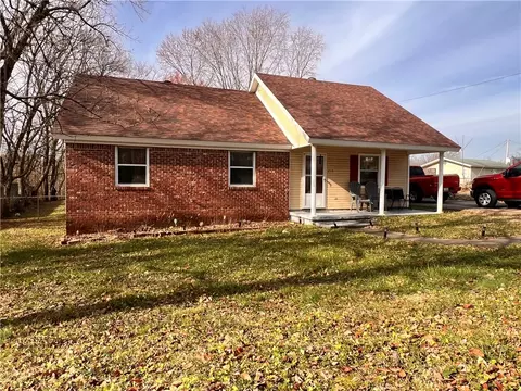 216 Phillips St, Berryville, AR 72616