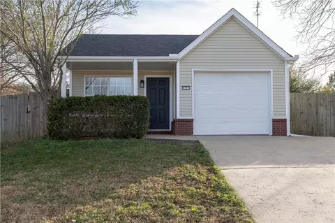 3121 W Woodridge Dr, Fayetteville, AR 72704