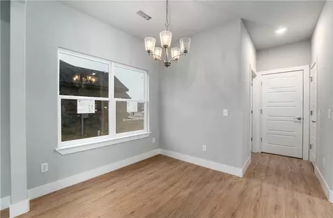 814 E Southern Trace Dr, Rogers, AR 72758 photo 9