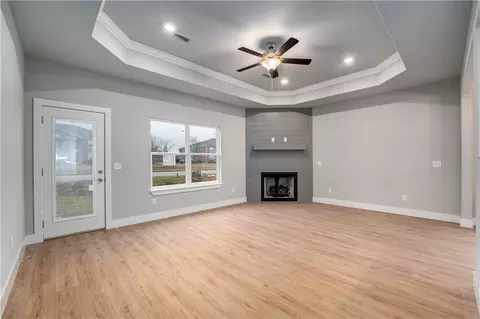 814 E Southern Trace Dr, Rogers, AR 72758 photo 2
