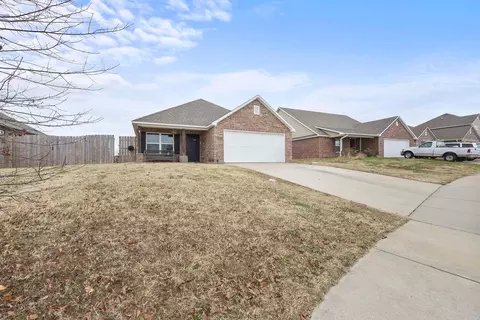 1270 Canyon Gate Dr, Siloam Springs, AR 72761
