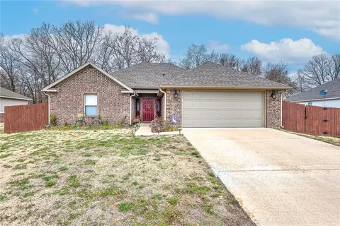 700 Avalon Dr, Gentry, AR 72734