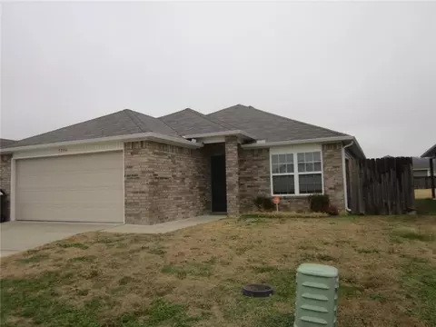 5006 W Claxton Cir, Fayetteville, AR 72704