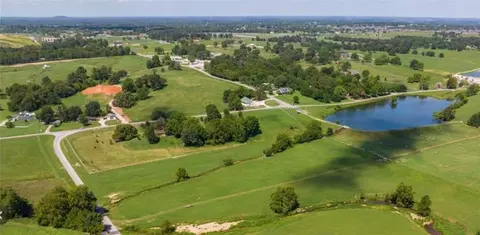 2386 S Barrington Rd, Tontitown, AR 72762