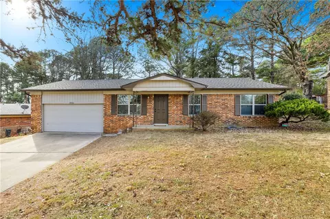 2725 N Azalea Ter, Fayetteville, AR 72703