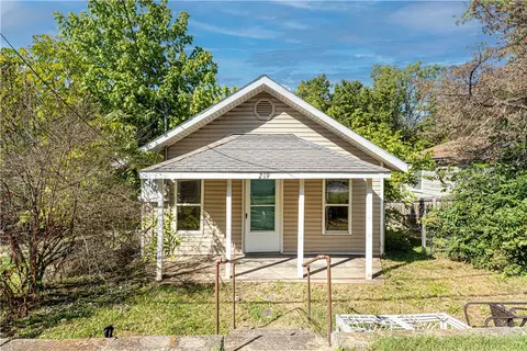 219 Willow Ave, Fayetteville, AR 72701