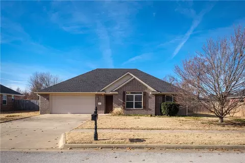489 N Drewrys Bluff Dr, Fayetteville, AR 72704