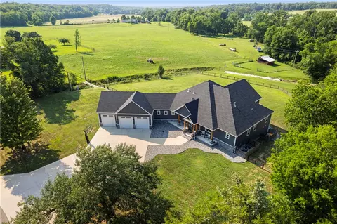 17450 N Mount Olive Rd, Gravette, AR 72736