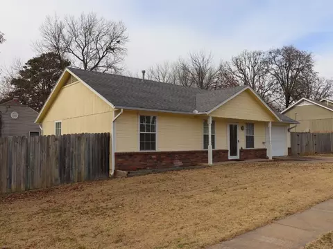 883 Cherry Ln, Fayetteville, AR 72701