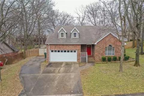2068 N Ball Ave, Fayetteville, AR 72703