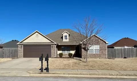 620 Spur Ln, Centerton, AR 72719
