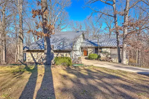 101 Barbi Ln, Rogers, AR 72756