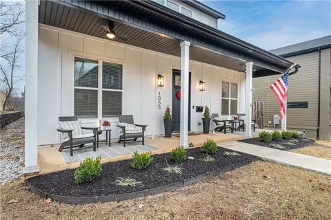 1055 N Main St, Bentonville, AR 72712