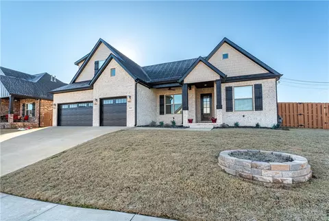 1611 Timberline Ave, Lowell, AR 72745