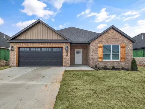 721 Dillon St, Bentonville, AR 72713