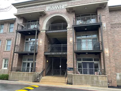 600 W Meadow St #204, Fayetteville, AR 72701