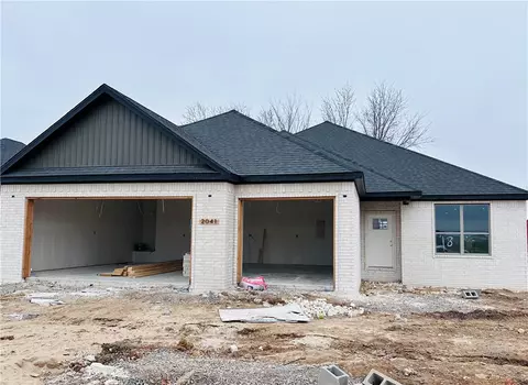 2041 Larry Ln, Bentonville, AR 72713