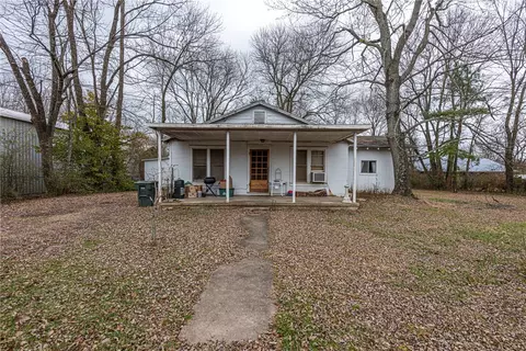 400 Cunningham Ln, Fayetteville, AR 72701