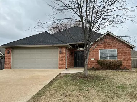 1207 E Freedom St, Siloam Springs, AR 72761