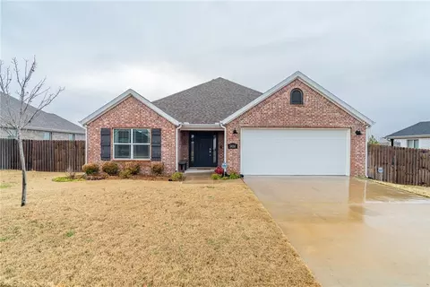 5850 W Mecklin St, Fayetteville, AR 72704