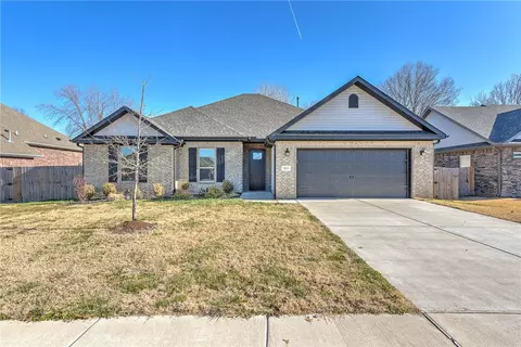 1913 Woodhause Cir, Pea Ridge, AR 72751