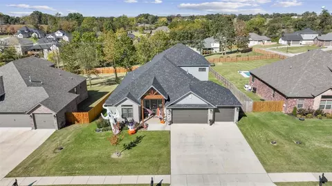 702 E Valley Ln, Springdale, AR 72762