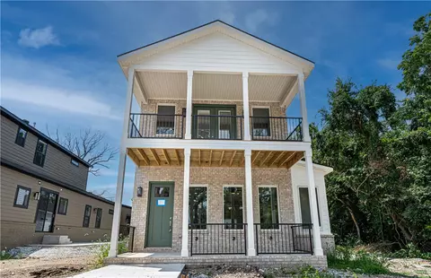 1059 N Main St, Bentonville, AR 72712