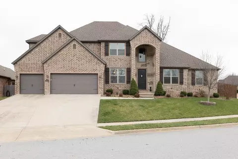 2202 NW Willow St, Bentonville, AR 72712