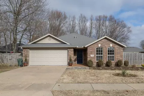 3920 W Mahogany Dr, Fayetteville, AR 72704