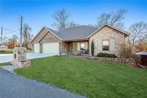 1 Upavon Ln, Bella Vista, AR 72714