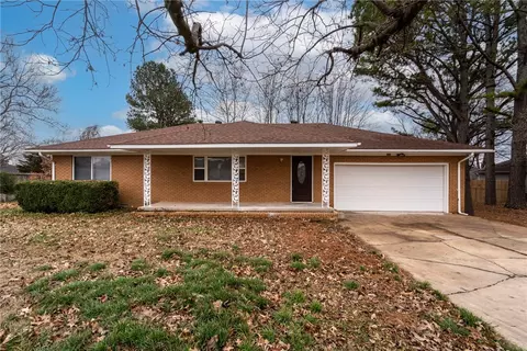 265 Meeker Dr, Gentry, AR 72734