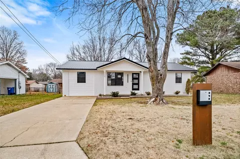 2205 Douglas St, Bentonville, AR 72712