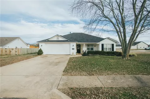 82 S Periwinkle Ln, Farmington, AR 72730