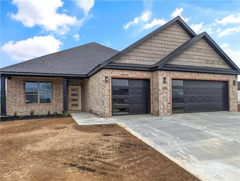 2010 Larry Ln, Bentonville, AR 72713