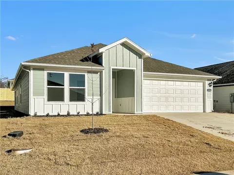 1305 Bates St, Gentry, AR 72734