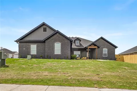 1801 Salmon St, Pea Ridge, AR 72751