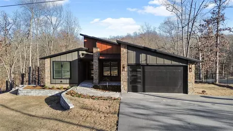 8 Wishaw Dr, Bella Vista, AR 72715