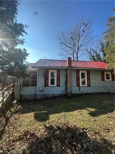1102 Main, Huntsville, AR 72740