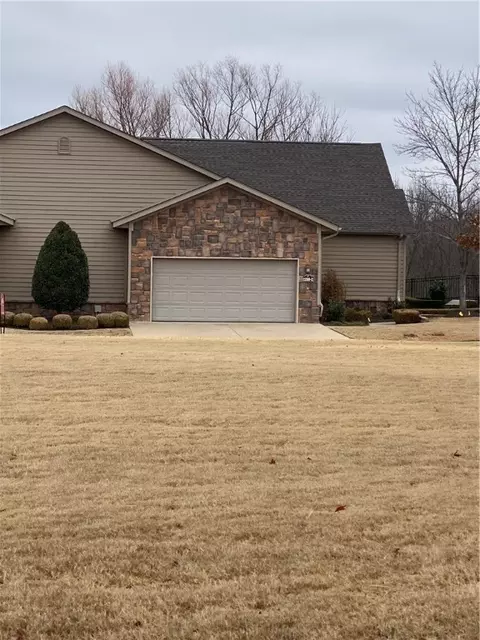 2280 Pinehills # -2, Fayetteville, AR 72704