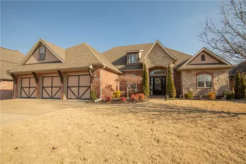 6301 S 26th St, Rogers, AR 72758