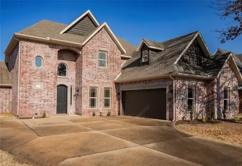 4456 Wedge Dr, Fayetteville, AR 72704