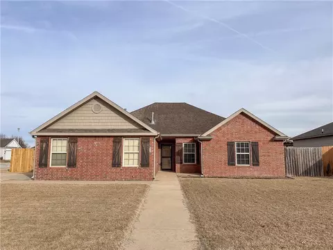 607 Gillian Ave, Rogers, AR 72758