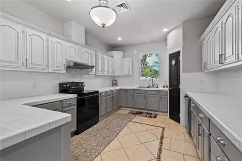 Kitchen - 19662 Waldon Rd, Rogers, AR 72756 photo 1 of 2
