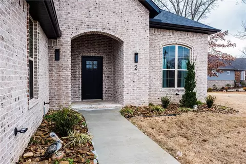 2 Rutland Dr, Bella Vista, AR 72714